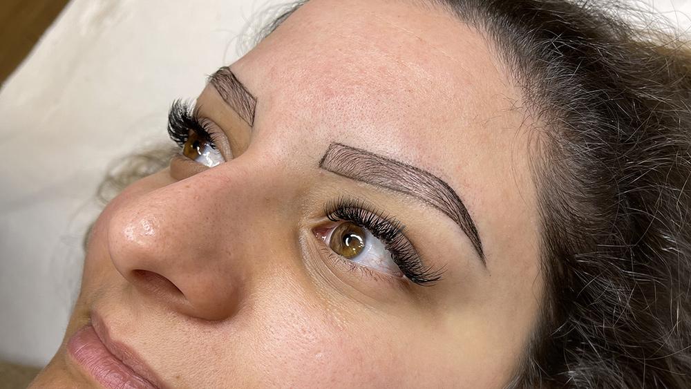 Les sourcils ombrés: la nouvelle tendance à adopter