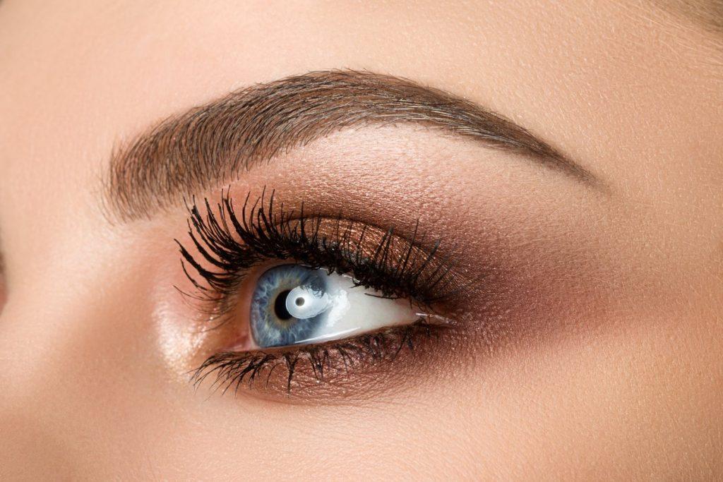 Sourcils poudrés à Genève